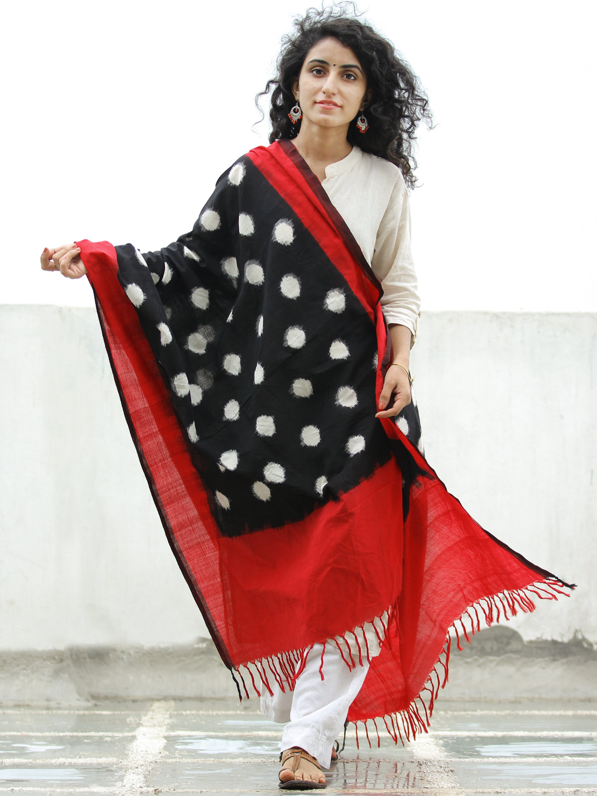 Black Red White Double Ikat Handwoven Pochampally Cotton Dupatta -  D04170314