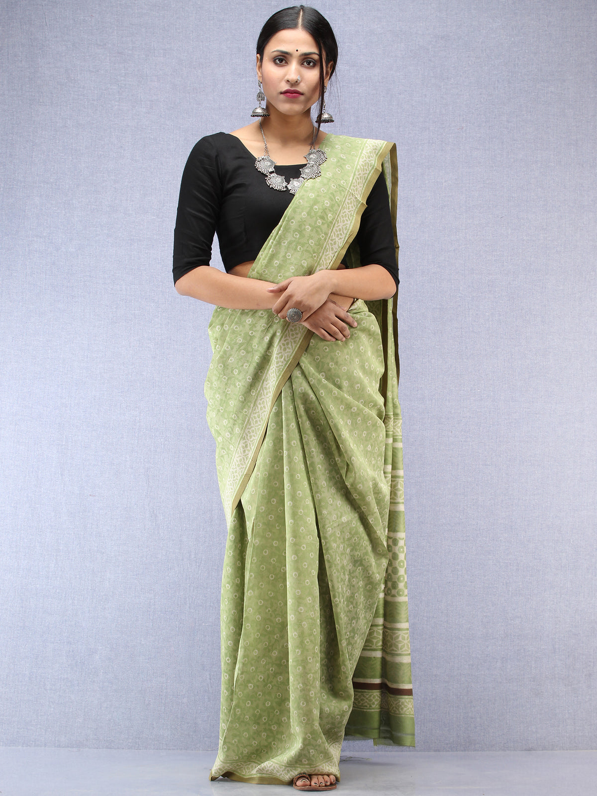 Light Green Ivory Maheshwari Silk Hand Block Printed Saree With Zari Border - S031704479