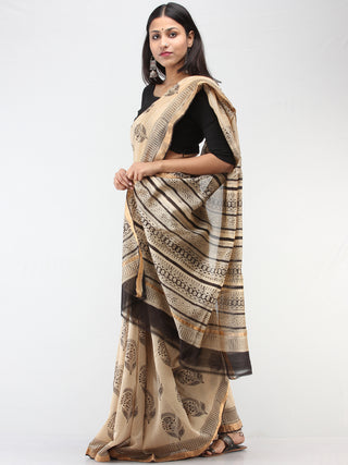 Ivory Black Hand Block Printed Maheshwari Silk Saree With Zari Border - S031704473