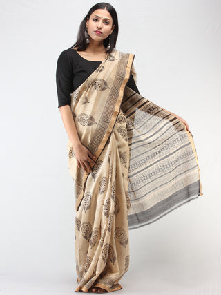 Ivory Black Hand Block Printed Maheshwari Silk Saree With Zari Border - S031704473