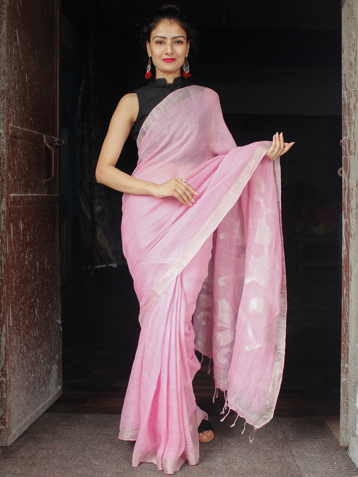 Pink Silver Black Handwoven Linen Jamdani Saree With Zari Border & Tassels - S031704018