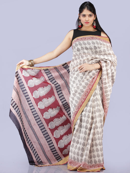Off White Red Black Printed Maheshwari Cotton Saree - S031704277