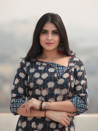 Bahaar Nofee - Set of Kurta Pants & Dupatta - KS79A2063D