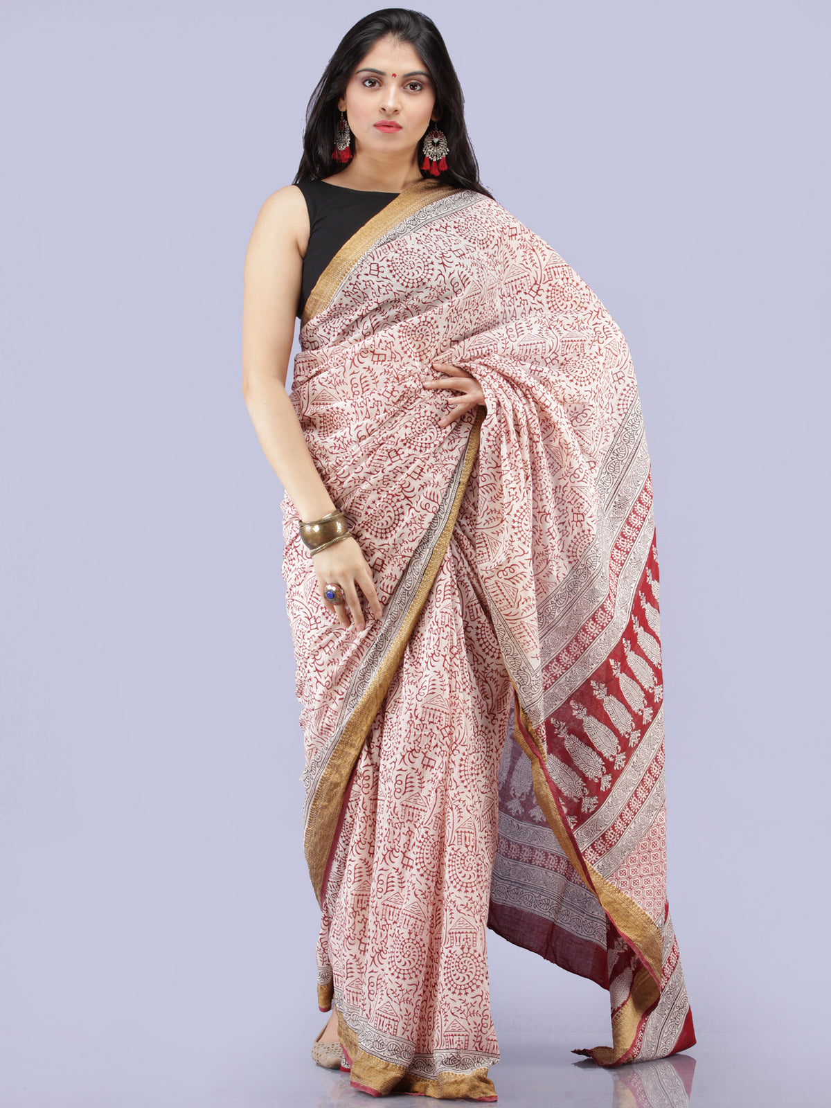 White Red Printed Maheshwari Cotton Saree - S031704279