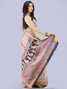 White Red Black Printed Maheshwari Cotton Saree - S031704281
