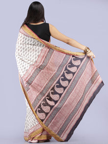 White Red Black Printed Maheshwari Cotton Saree - S031704281