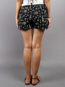Black Hand Block Printed Shorts With Belt -S5296029