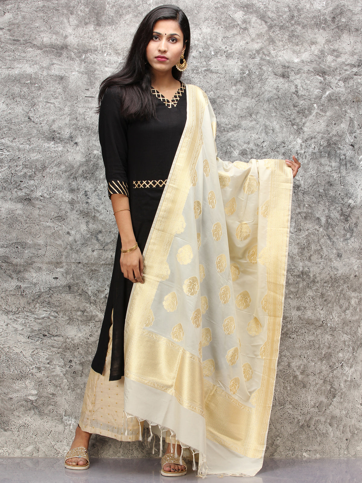 Banarasi Kanni Silk Dupatta With Zari Work - Beige & Gold - D04170887