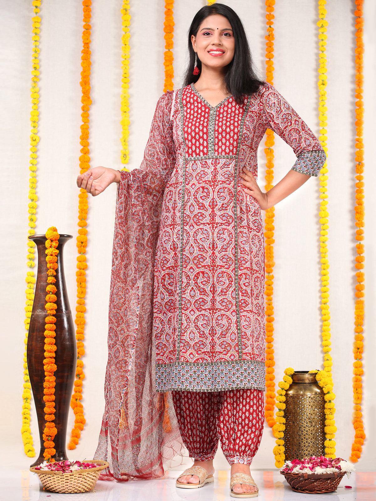 Utsav Sajoon - Set of Kurta Salwar Pants & Kota Doria Dupatta - KS03C2569D
