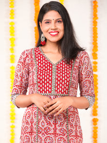 Utsav Sajoon - Set of Kurta Salwar Pants & Kota Doria Dupatta - KS03C2569D