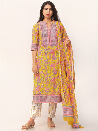 Gulal Samah Set Of Kurta Pant Dupatta