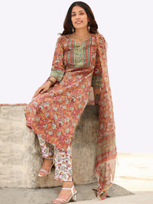 Fiza Saima Set Of Kurta Pant Dupatta