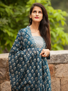 Nayab Isha - Set of Kurta Salwar Pants & Dupatta - KS60G2557D
