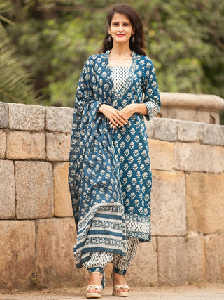 Nayab Isha - Set of Kurta Salwar Pants & Dupatta - KS60G2557D