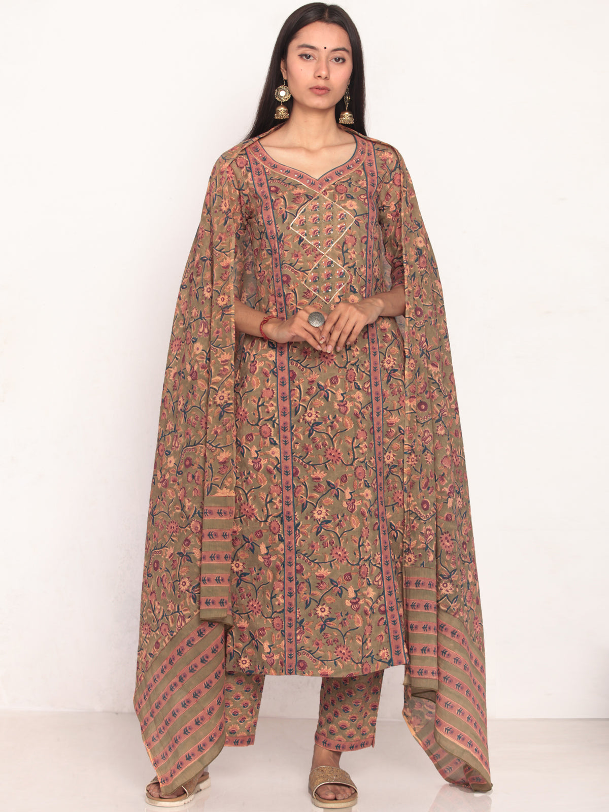 Sanjh Fitrat Set Of Kurta Pant Dupatta