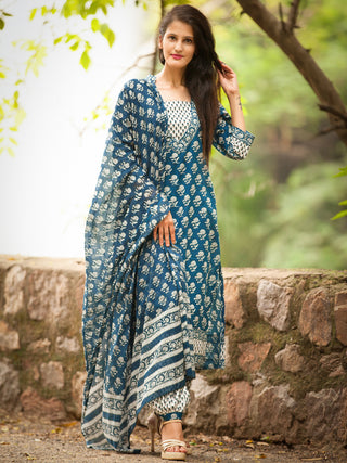 Nayab Isha - Set of Kurta Salwar Pants & Dupatta - KS60G2557D