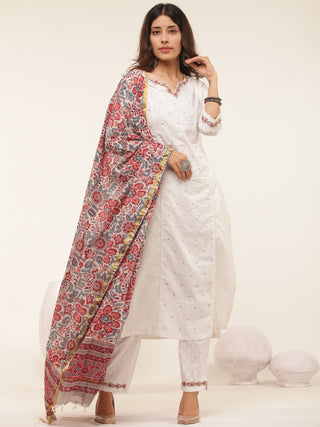 Gulmarg Naina Set Of Kurta Pant Dupatta