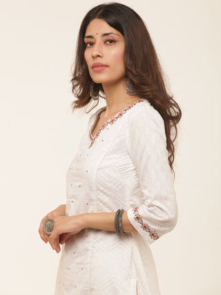 Gulmarg Naina Kurta