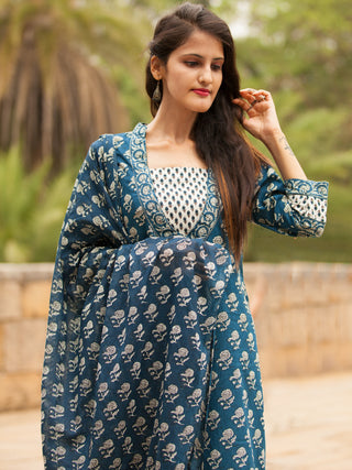 Nayab Isha - Set of Kurta Salwar Pants & Dupatta - KS60G2557D