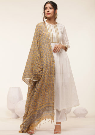 Gulmarg Saima Set Of Kurta Pants Dupatta