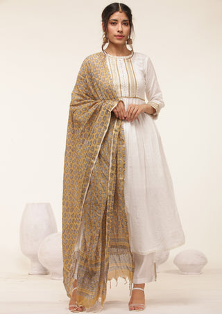 Gulmarg Saima Set Of Kurta Pants Dupatta