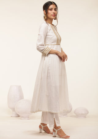 Gulmarg Saima Set Of Kurta Pants Dupatta