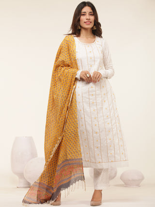 Gulmarg Charvi Set Of Kurta Pant Dupatta