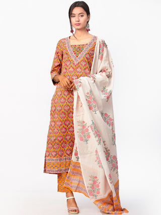 Gulal Farhat Set Of Kurta Pant Dupatta