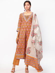 Gulal Farhat Set Of Kurta Pant Dupatta